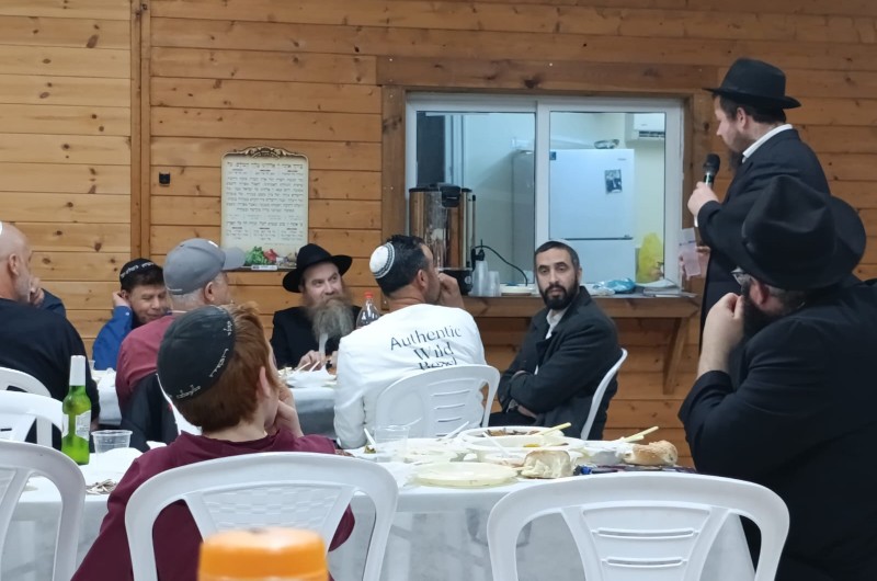 סיום אמירת הקדיש במלאת 11 חודש לפטירת השליח לחיפה