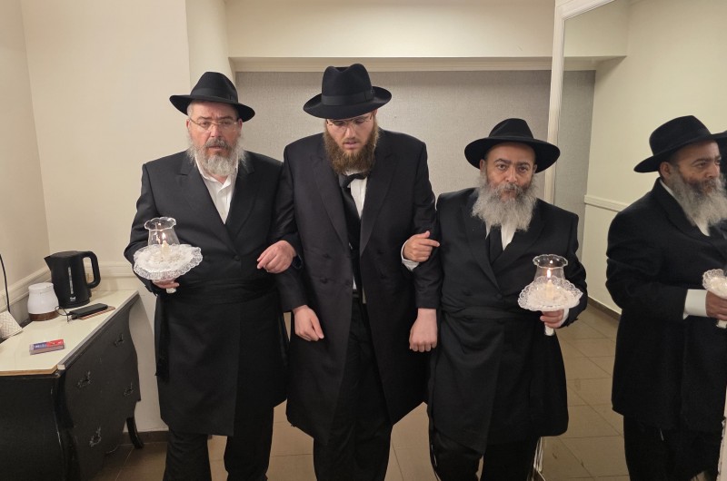 באולם האירועים בקמפוס ׳בית רבקה׳ בכפר חב״ד ב׳ נערכת חתונת התמים יוסף יצחק אלימלך ממגדל העמק עב״ג הכלה נעמי חנה מלכיאלי מלוד. מזל טוב!