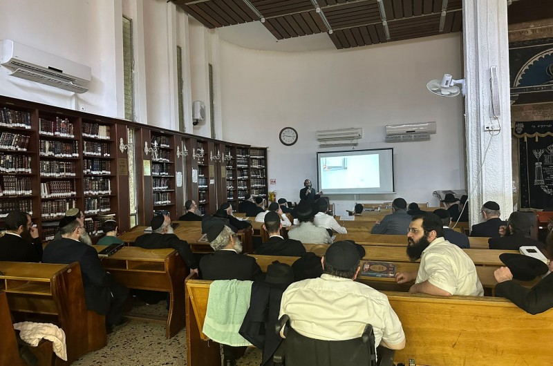 הרצאה פרקטית הלכתית לחג הפסח בבית כנסת חב