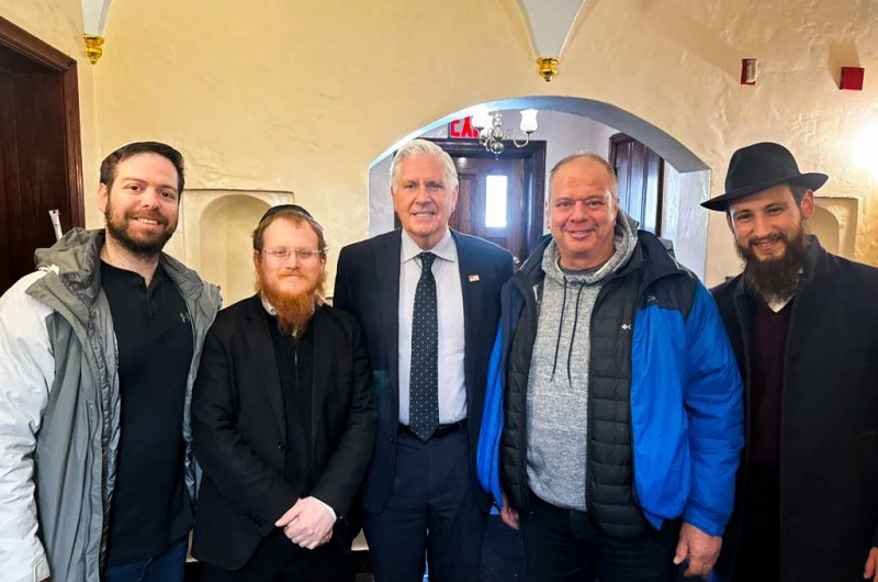 מר ברוס בלקמן המתמודד בבחירות להתפקיד מושל מדינת ניו יורק, הגיע לביקור מיוחד ב-770 • צילום: שמואל בצלאל דהן, COL