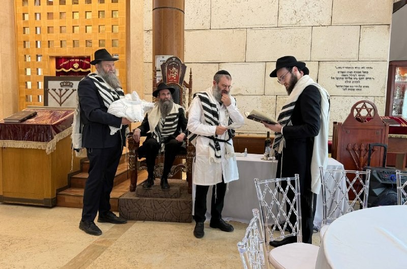 במזל טוב: במוסקבה התקיימה שמחת ברית המילה לבנו של הרב לוי קוביטשעק, ר