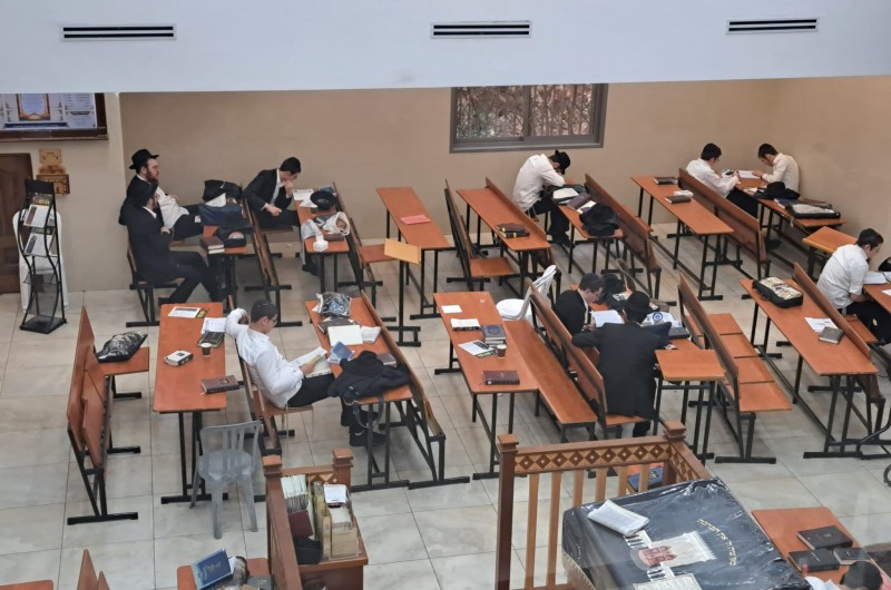 מגנא ומצלא, גם בעתות מלחמה: תיעוד מישיבת בין הזמנים פסח, בבית הכנסת 'בית מנחם' חב