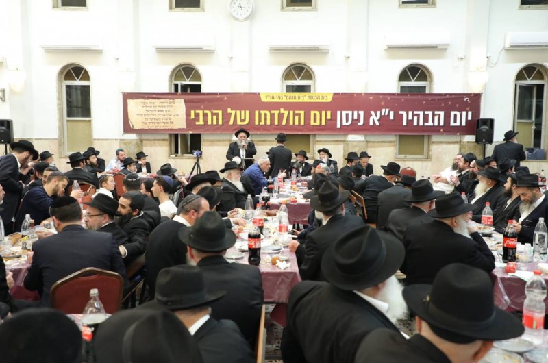 קהל רב בהתוועדות י