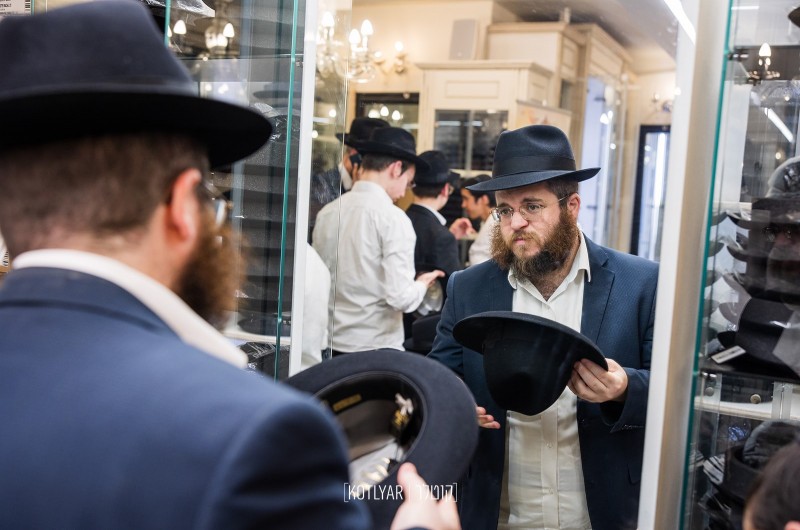 תלמידי הישיבה באור יהודה והאברכים התחדשו בכובע וחליפה