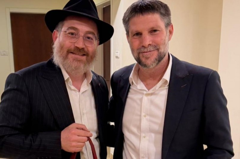 שר האוצר קיבל מצות לפסח שעות לאחר שתקציב המדינה עבר