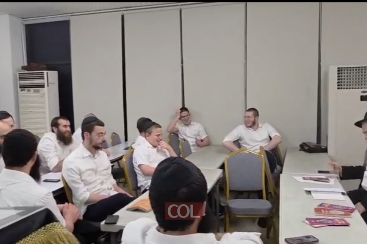 הכנות שיא בתאילנד: הרב הראשי הרב יוסף חיים קאנטור, יחד עם השלוחים הרב אליעזר אשכנזי והרב יוסי גולדברג, בתיאומים אחרונים עם צוות התמימים לקראת סדרי הענק במדינה