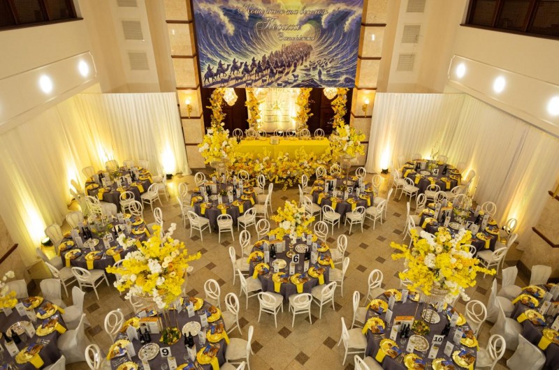 המלחמה הארוכה של אוקראינה מול רוסיה, לא עצרה את הקהילה היהודית בז'פרוזה בראשות שליח הרבי הרב נחום ערנטרוי, לערוך את ליל הסדר כהלכתו ובפאר גדול באולם בית הכנסת המרכזי