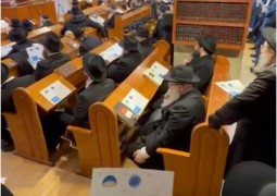 כינוס תורה נערך הערב בפאריז בבית חיה מושקא בהנהלת בית ליובאוויטש בראשות השליח הראשי הרב מ״מ אזימאוו. נמסרו פילפולים מפי תלמידי הישיבות וכן שיעור על קידוש החודש מר׳ בנימין אפלבוים. צפו