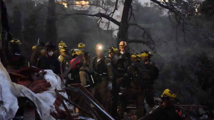 זירה מורכבת בחיפה: מרוץ נגד הזמן לאיתור נעדרים תחת הריסות