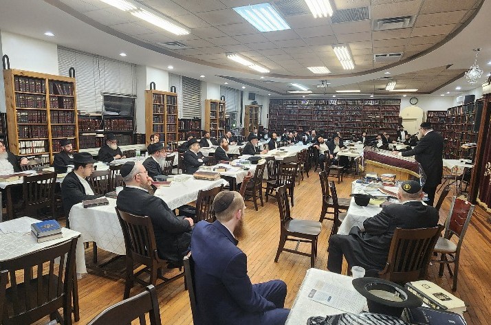 ליד 770: אברכי קראון הייטס בכינוס תורה והתוועדות 