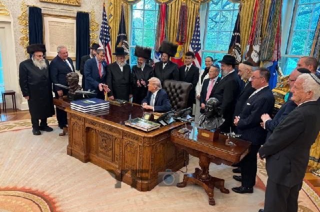 בעיצומה של המלחמה: שליח הרבי בוושינגטון - הרב לוי שם טוב, נפגש עם נשיא ארצות הברית דונלד טראמפ, בפגישת ראשי הקהילה היהודית והעסקנים החרדים במפגש לחג הפסח