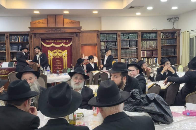 ב'סעודת משיח' שהתקיימה בזאל ישיבת 'תומכי תמימים' בנחלת הר חב