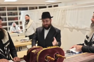 בעל קורא במיאמי יוצא נגד התופעה המתפשטת בבתי הכנסת