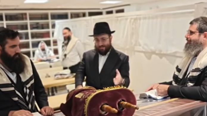 בעל קורא במיאמי יוצא נגד התופעה שמתפשטת בבתי הכנסת