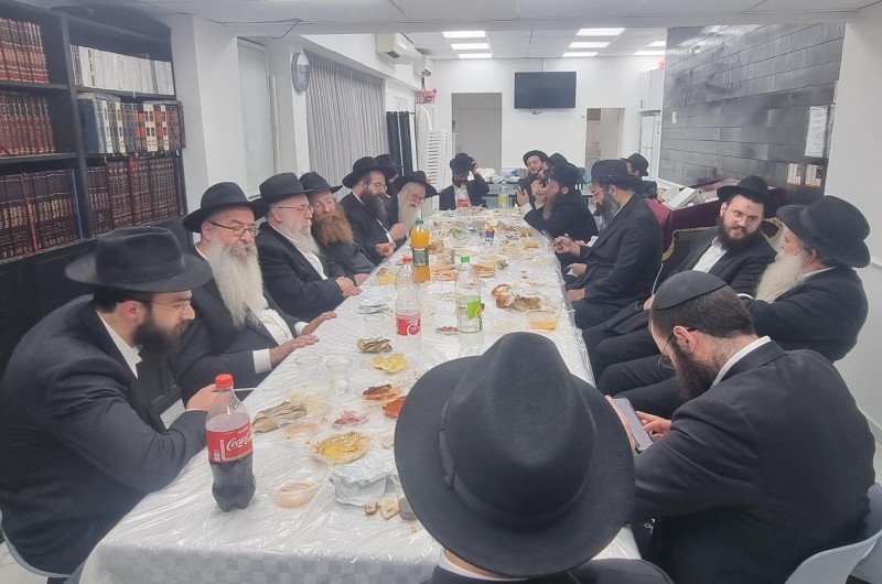 השלוחים בבאר שבע, תחת בית חב