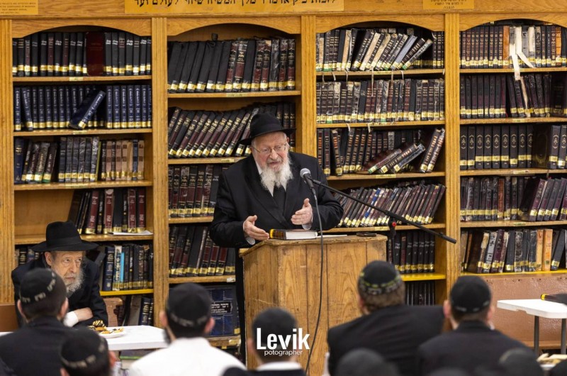 כהוראת הרבי: 