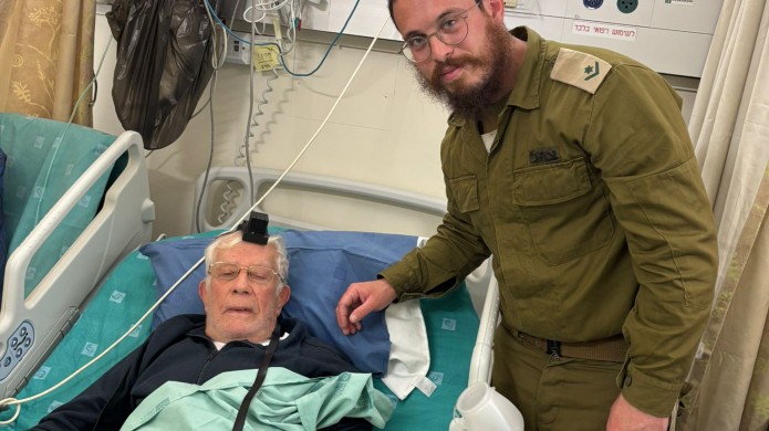 השוטר שרדף ותפס את מחבלי הפדאיון הניח תפילין בגיל 94