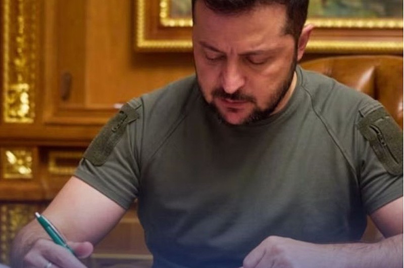 נשיא אוקראינה ז'לנסקי חתם על צו נגד אנטישמים; השליח ברך