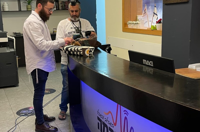 אחרי שהקליט איתו תכנית ליום הזכרון, רפאל ארווס אבא של לוחם גבעתי שי ארווס הי