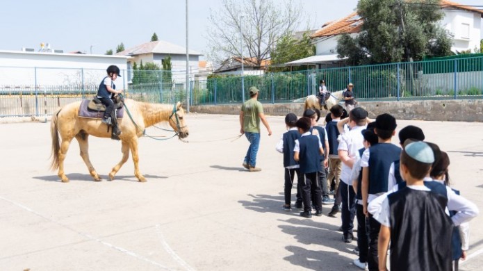 לא ויתרו על השמחה: ת