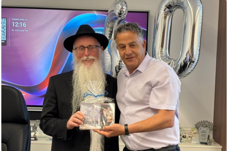 בלשכת ראש העיר: יום-הולדת לשליח הראשי של הרבי בבאר-יעקב