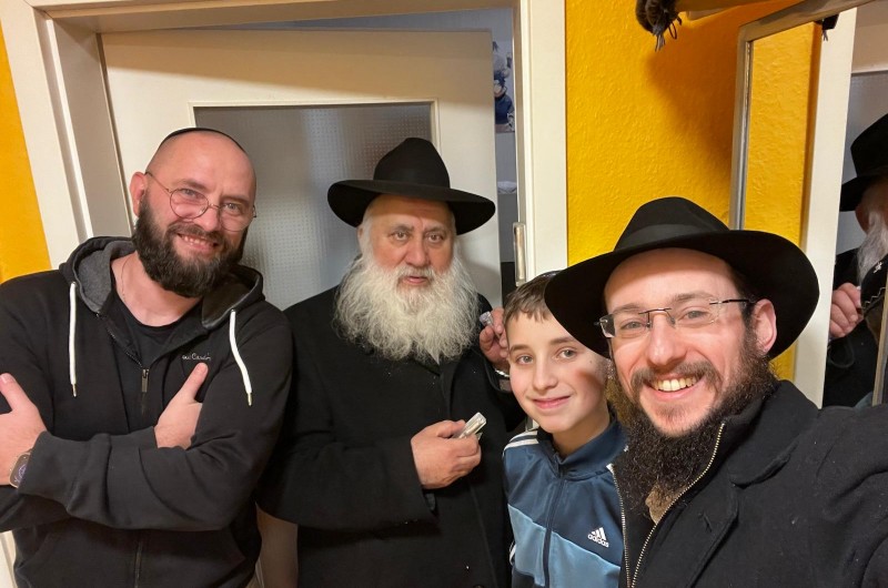 המהפכה היהודית בהנובר: מאות מזוזות ותפנית בלב הקהילה