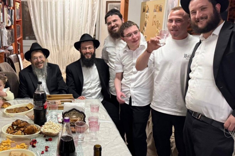 במזל טוב: שמחת ה'לחיים' של החתן התמים אליהו בריקר מבוגרי הישיבה במוסקבה, שבא בקשרי השידוכין עב