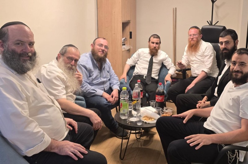 אסיפת היערכות נרחבת במשרדי בית חב