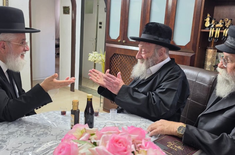בדרך לשליחות הגדולה: הרב זבדיה בביקור ברכה אצל מורו
