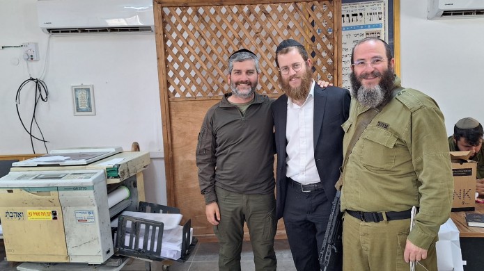 מעיינות בערבה: הדפסת ספר התניא במוצבי צה