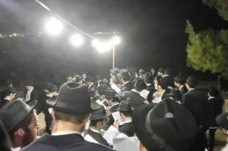 בית החיים בצפת: תלמידי ישיבת 'אהל מנחם מענדל' מצפת עלו לציונו של אחיו של הרבי, ר' ישראל אריה לייב, לרגל היארצייט שחל היום - י