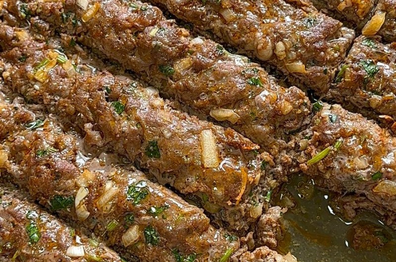 קבב עסיסי בתנור: מלא טעם וסוגר ארוחה מושלמת - בקלות