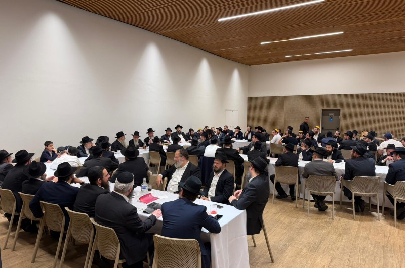 איחוד בין יבשות: בעיר סאן פאולו נערכה הלילה התוועדות אחדות של שלוחי הרבי מברזיל, לצדם של שלוחי הרבי מרחבי רוסיה שהגיעו לדרום-אמריקה במסגרת מסע 'יחד' השנתי, אליו הצטרפו השנה 900 סטודנטים יהודים 