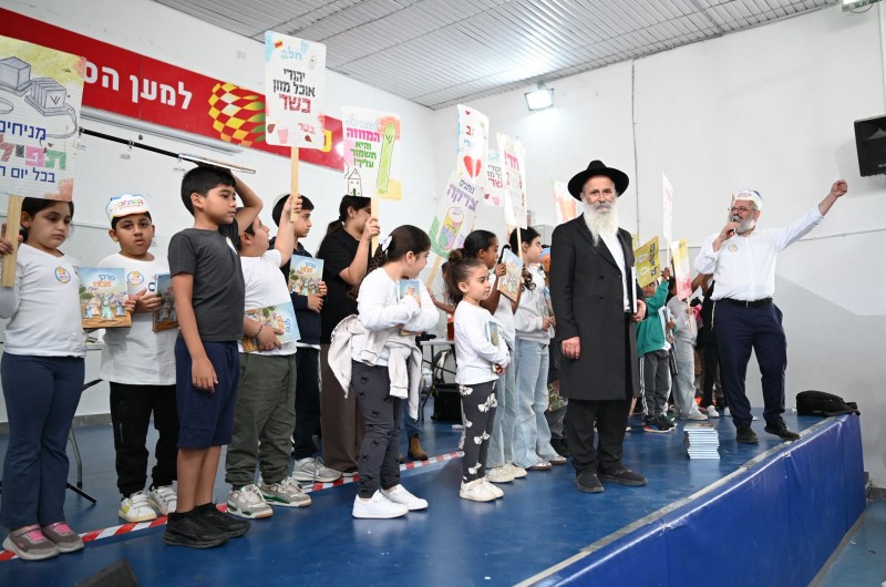 לכבודו של התנא האלוקי - רבי שמעון בר יוחאי: ילדי שכונות בן גוריון ונאות יצחק בלוד צעדו בתהלוכות ל