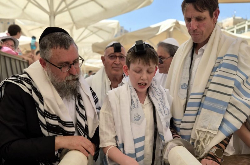 שיאן המרתון שאיבד רגל בלבנון חגג בר מצווה לבנו עם חב