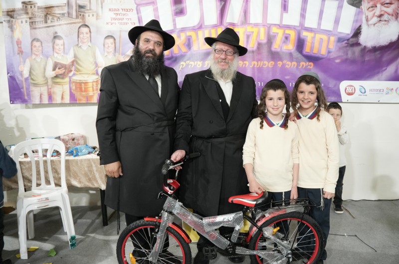 כ-1,000 ילדי שכונת דרום צפת צעדו בתהלוכת ל