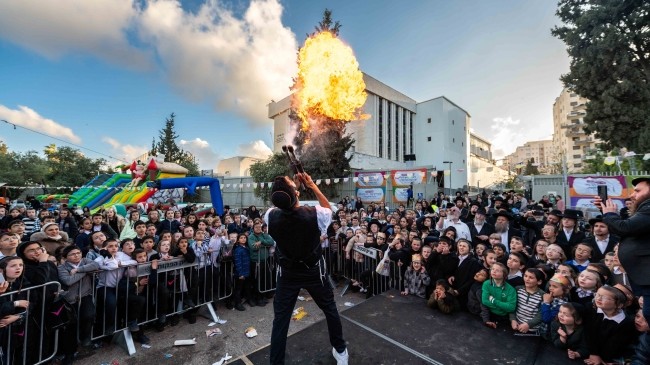 תוכננה מחדש: התהלוכה המסורתית בכיכר השבת שינתה פניה