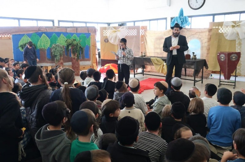 1,400 מבני הציבור החרדי בטבריה צעדו בתהלוכות ל