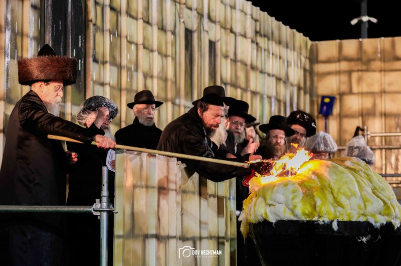 הדלקה, אווירה וריקודים: דוב בער הכטמן בגלריה ממירון