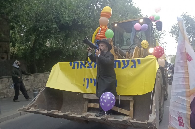 אלפים צעדו בתהלוכת ל