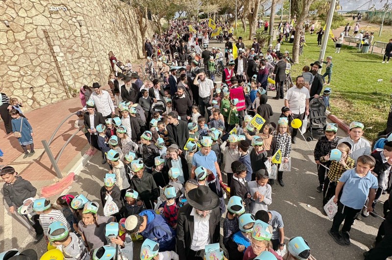 הגדולה בשומרון: 1,200 ילדים צעדו בתהלוכת הענק בעמנואל
