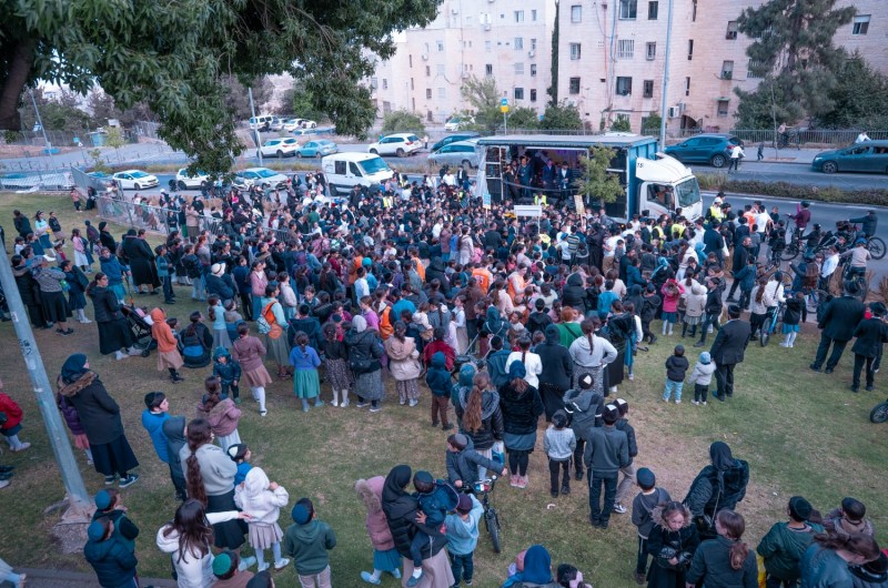 שיא בירושלים: כ-5,000 ילדים צעדו בתהלוכת הענק בנווה יעקב