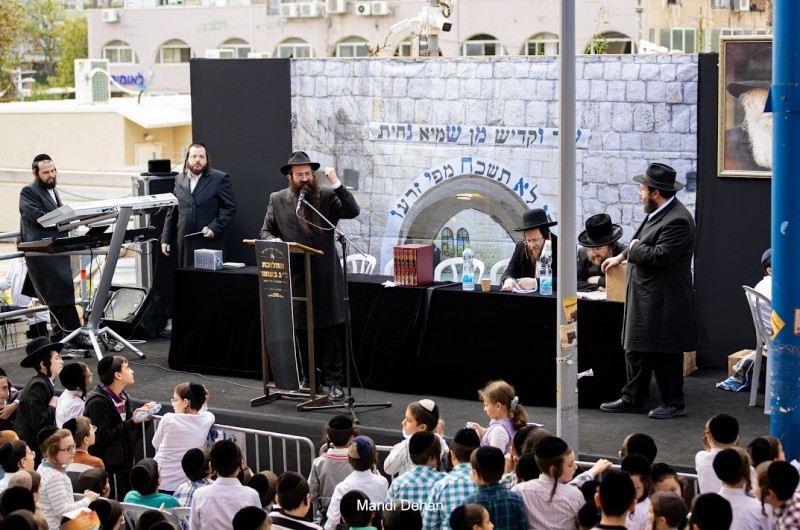 מכל החוגים והחצרות: התהלוכה המרכזית והגדולה בבני ברק