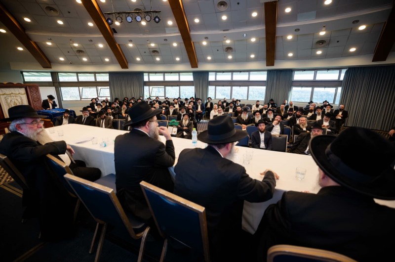 היום הראשון בכינוס השלוחים: מושב חברי בי