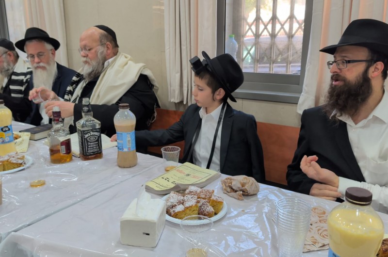 מזל טוב: בבית הכנסת חב