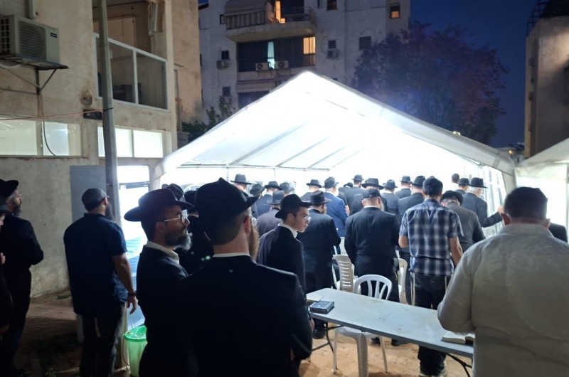 רבים מתושבי שכונת נחלת הר חב