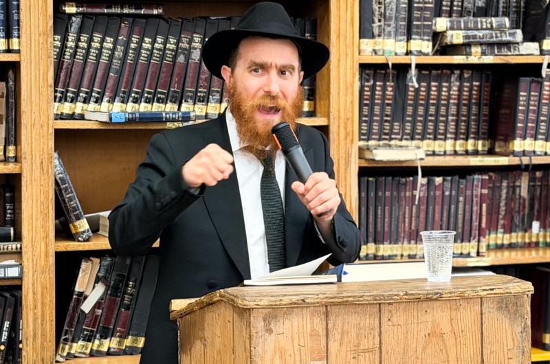 פדיית הספרים פועלת גאולה: השיעור השבועי לתלמידי 770