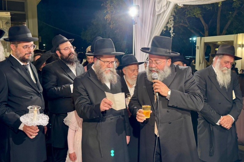 חופת חתונת החתן התמים מנחם מענדל יעקב אמיתי מכפר חב״ד עב״ג הכלה חיה מושקא חלילי מלוד - הערב בכפר חב״ד ב׳ | צילום: שניאור שיף COL 