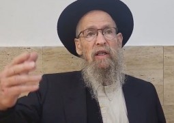 בהעלותך את הנרות... ויעש כן אהרון. רש