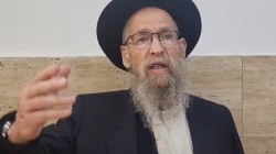 בהעלותך את הנרות... ויעש כן אהרון. רש